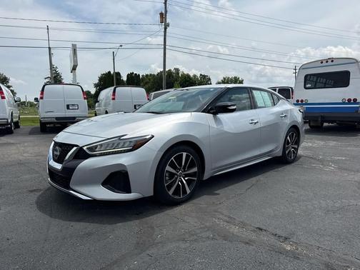 Brilliant Silver Metallic 2023 Nissan Maxima SV Xtronic CVT