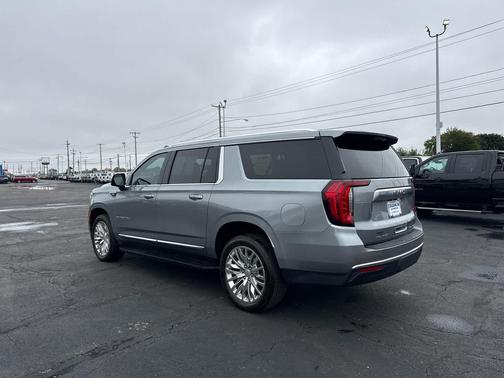 Sterling Metallic 2023 GMC Yukon XL Denali