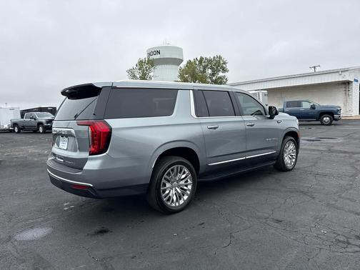 Sterling Metallic 2023 GMC Yukon XL Denali