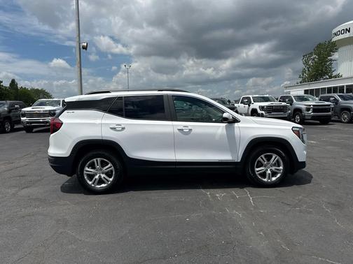 Summit White 2024 GMC Terrain SLE