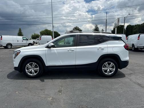 Summit White 2024 GMC Terrain SLE