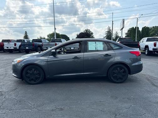 Magnetic Metallic 2018 Ford Focus SE