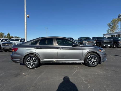 Platinum Gray Metallic 2019 Volkswagen Jetta 1.4T SE