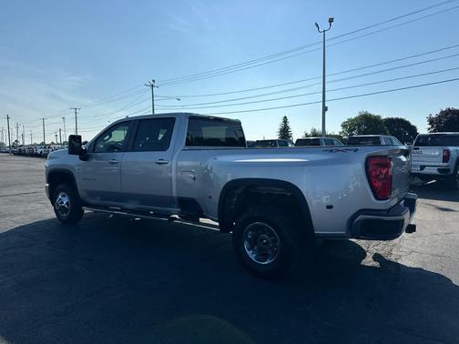 Silver Ice Metallic 2021 Chevrolet Silverado 3500 LT