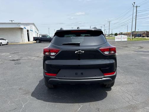 Mosaic Black Metallic 2026 Chevrolet Trailblazer LT