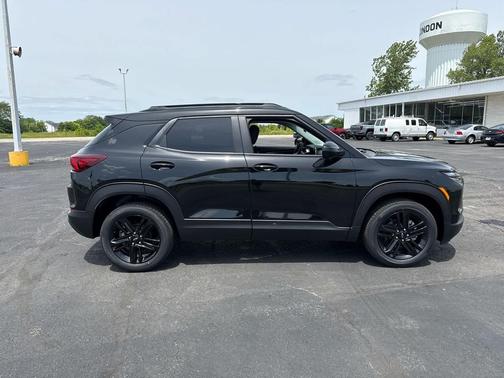 Mosaic Black Metallic 2026 Chevrolet Trailblazer LT