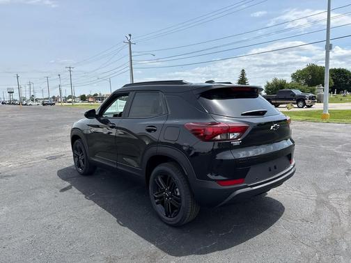 Mosaic Black Metallic 2026 Chevrolet Trailblazer LT