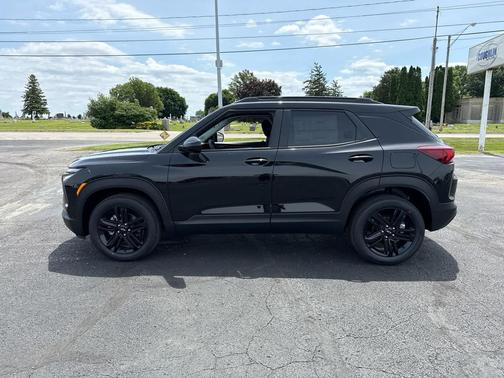 Mosaic Black Metallic 2026 Chevrolet Trailblazer LT