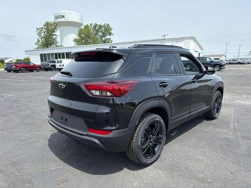 Mosaic Black Metallic 2026 Chevrolet Trailblazer LT