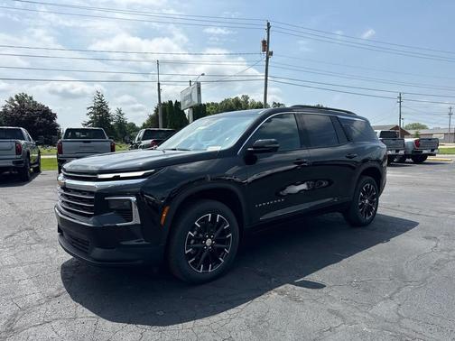 Mosaic Black Metallic 2026 Chevrolet Traverse LT