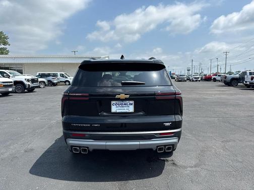Mosaic Black Metallic 2026 Chevrolet Traverse LT