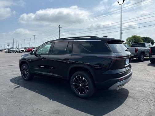 Mosaic Black Metallic 2026 Chevrolet Traverse LT