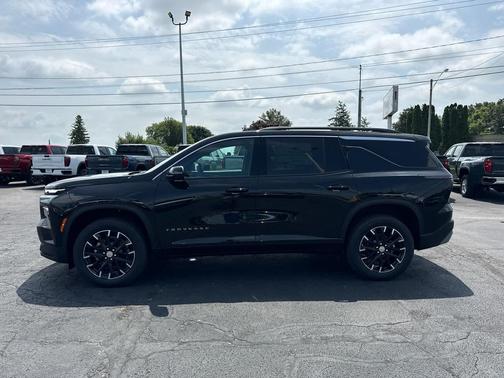 Mosaic Black Metallic 2026 Chevrolet Traverse LT