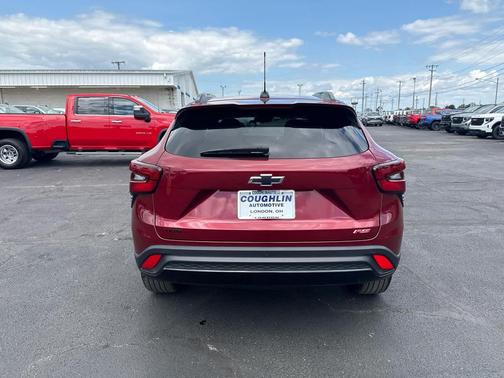 Crimson Metallic 2025 Chevrolet Trax FWD 2RS