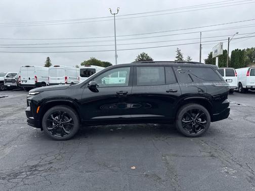 Mosaic Black Metallic 2027 Chevrolet Traverse RS