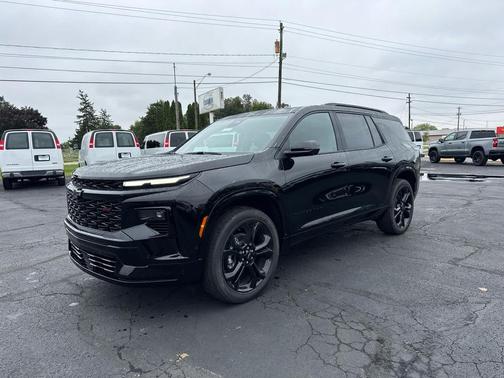 Mosaic Black Metallic 2027 Chevrolet Traverse RS