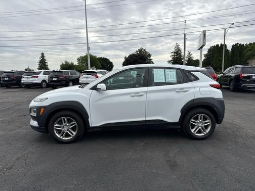 Chalk White 2020 Hyundai KONA SE