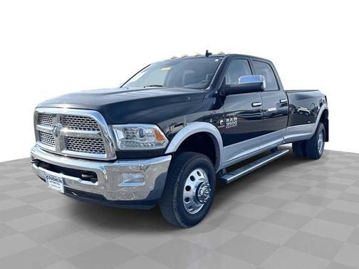 Brilliant Black Crystal Pearlcoat 2016 RAM 3500 Laramie