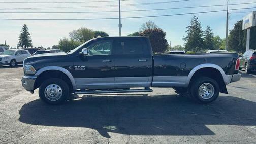 Brilliant Black Crystal Pearlcoat 2016 RAM 3500 Laramie