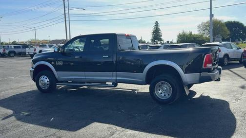 Brilliant Black Crystal Pearlcoat 2016 RAM 3500 Laramie