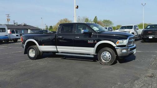 Brilliant Black Crystal Pearlcoat 2016 RAM 3500 Laramie