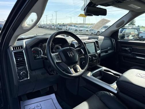 Brilliant Black Crystal Pearlcoat 2016 RAM 3500 Laramie