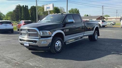 Brilliant Black Crystal Pearlcoat 2016 RAM 3500 Laramie