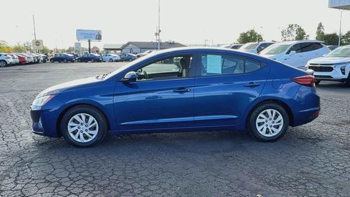 2019 Hyundai ELANTRA SE