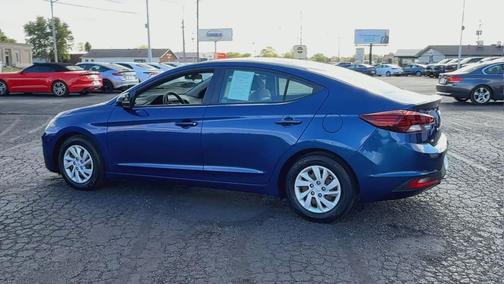 2019 Hyundai ELANTRA SE