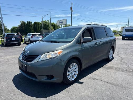 Cypress Pearl 2013 Toyota Sienna LE