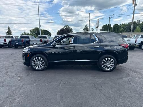 Mosaic Black Metallic 2023 Chevrolet Traverse Premier
