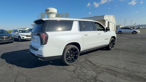 Polar White Tricoat 2026 Chevrolet Suburban High Country, 4WD