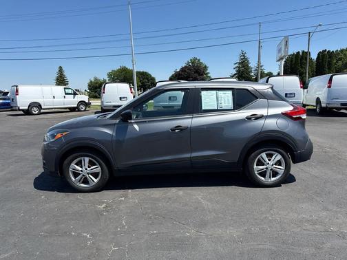 Gun Metallic 2020 Nissan Kicks S