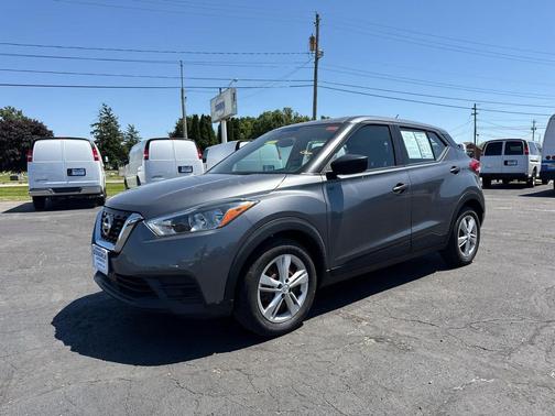 Gun Metallic 2020 Nissan Kicks S