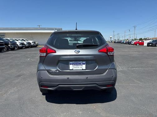 Gun Metallic 2020 Nissan Kicks S