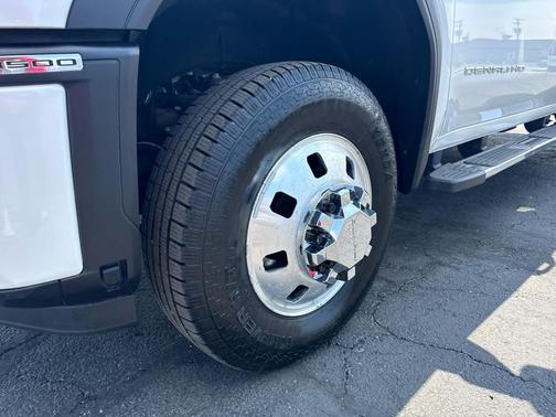 White Frost Tricoat 2025 GMC Sierra 3500 Denali
