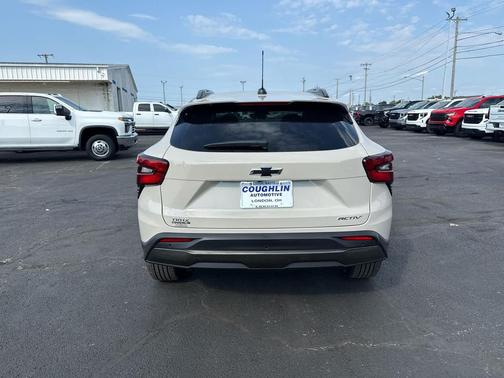White Sands 2026 Chevrolet Trax FWD ACTIV