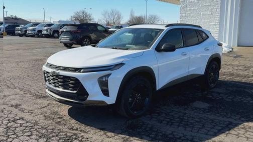 Summit White 2026 Chevrolet Trax FWD ACTIV