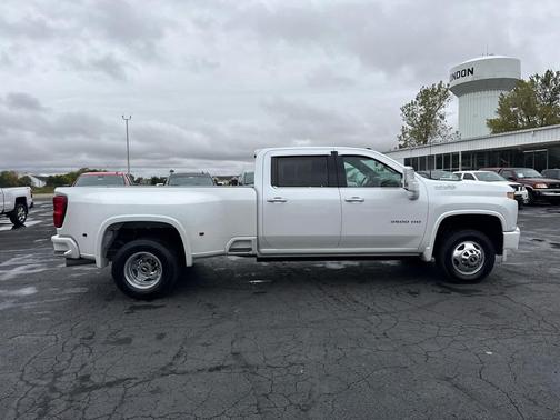 Iridescent Pearl Tricoat 2022 Chevrolet Silverado 3500 High Country