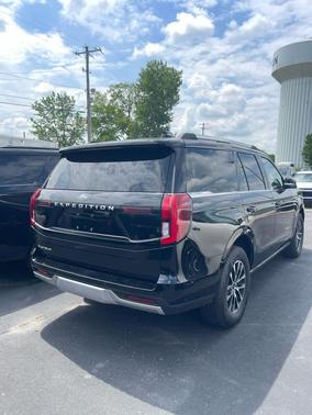 Agate Black Metallic 2025 Ford Expedition Platinum