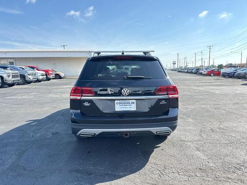 Deep Black Pearl 2018 Volkswagen Atlas 3.6L SE