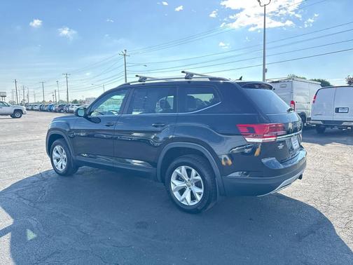 Deep Black Pearl 2018 Volkswagen Atlas 3.6L SE