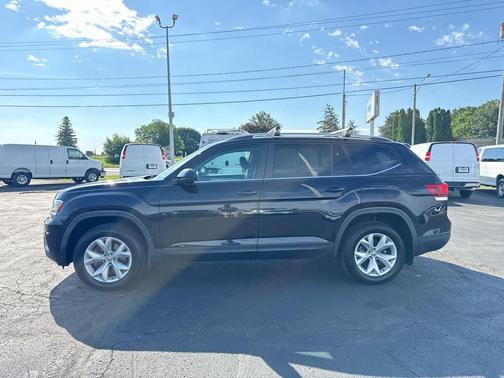 Deep Black Pearl 2018 Volkswagen Atlas 3.6L SE