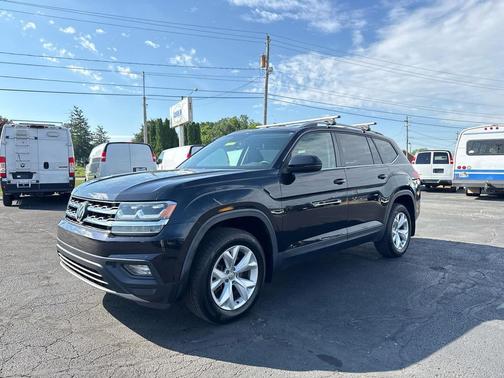 Deep Black Pearl 2018 Volkswagen Atlas 3.6L SE