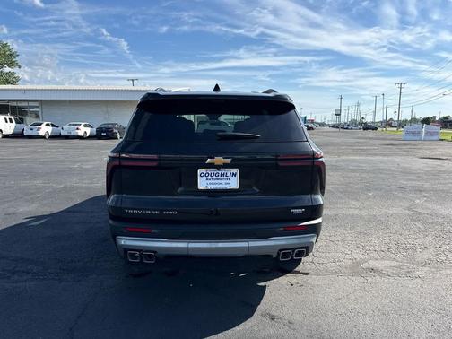 Mosaic Black Metallic 2026 Chevrolet Traverse LT