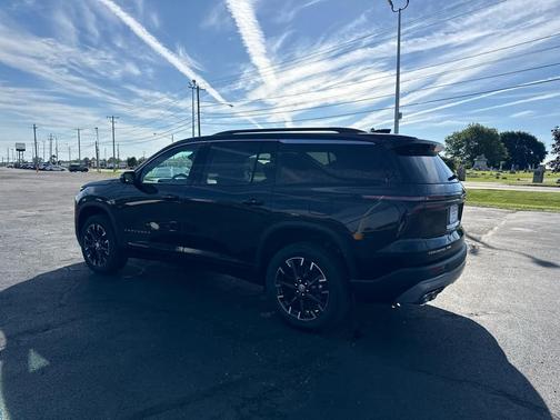 Mosaic Black Metallic 2026 Chevrolet Traverse LT