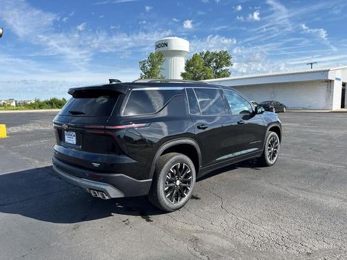 Mosaic Black Metallic 2026 Chevrolet Traverse LT