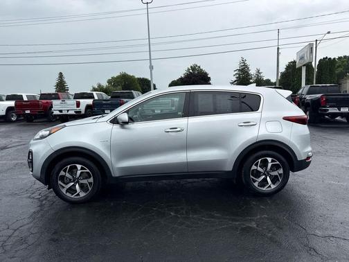 Sparkling Silver 2022 Kia Sportage LX