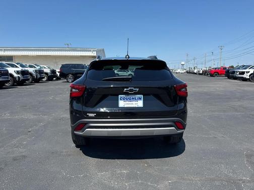 Mosaic Black Metallic 2024 Chevrolet Trax LT