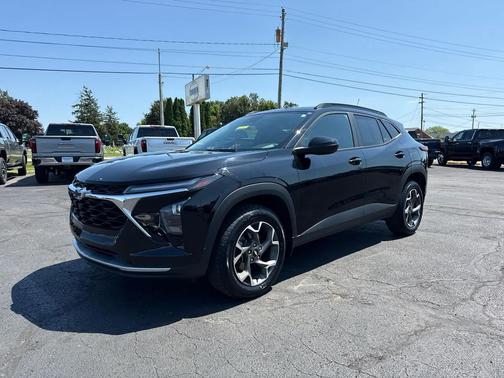 Mosaic Black Metallic 2024 Chevrolet Trax LT